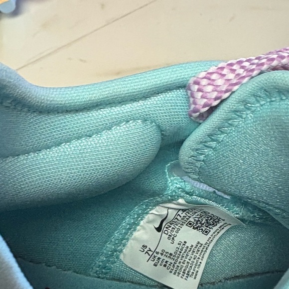 LEBRON XVIII Nike Women’s ' Multicolor Athletic - Picture 9 of 10